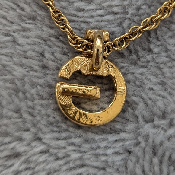 Givenchy "G" necklace with rhinestones - Picture 4 of 12